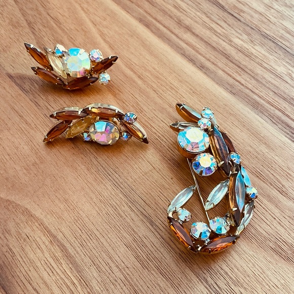 Ensemble de boucles d’oreilles et broche vintage. - Picture 3 of 3